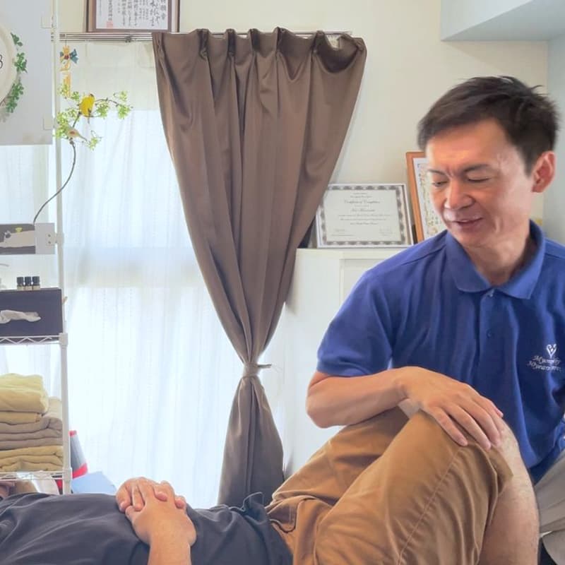 力が入らないようにゆっくり戻す